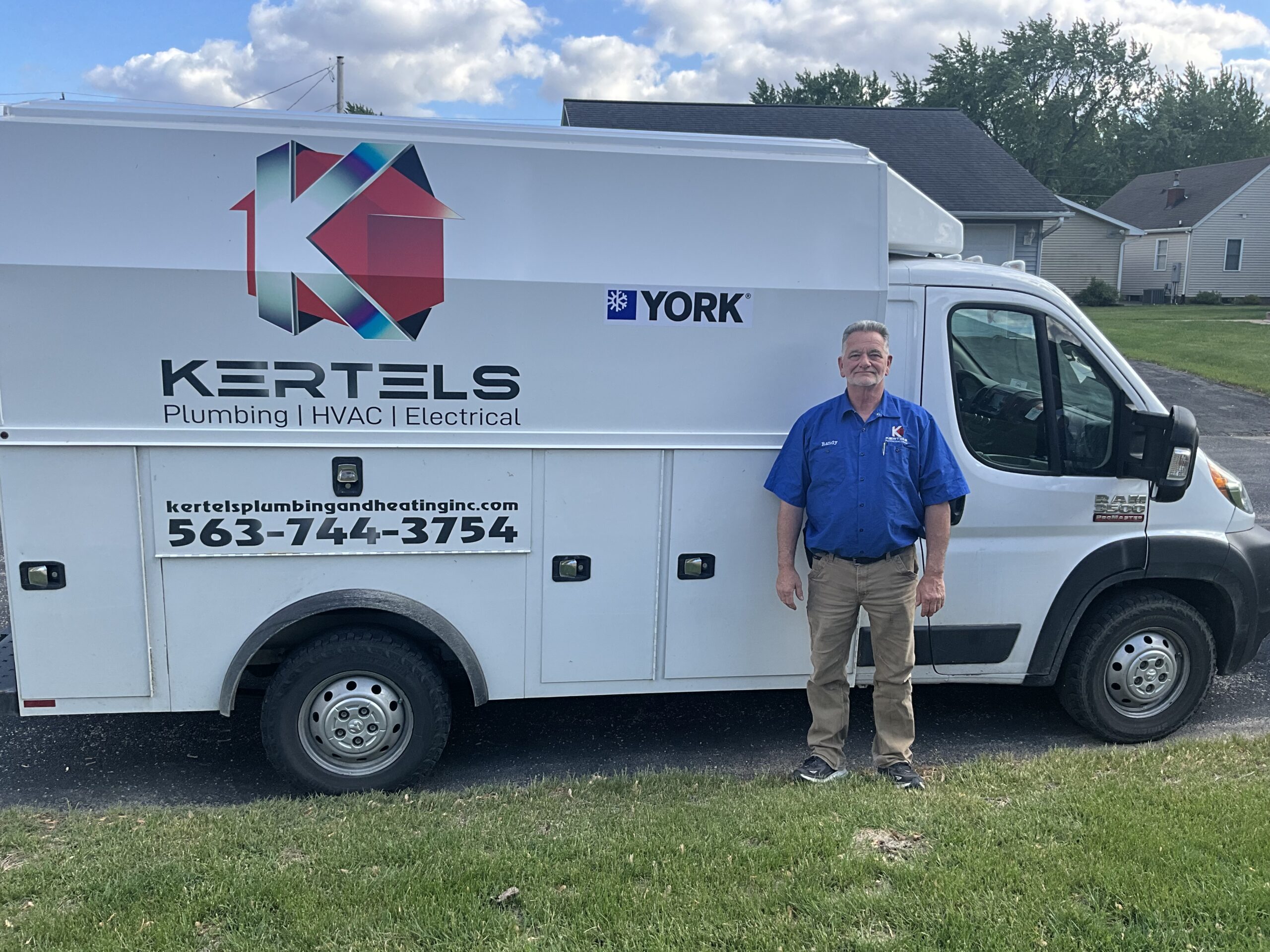 Kertels van and employee